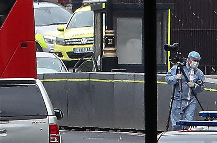 Autoridades britânicas realizam buscas em três moradas, depois de ataque em Westminster