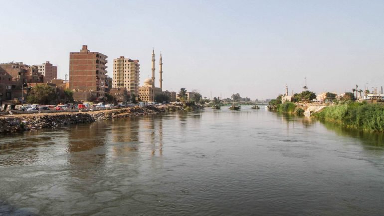 Naufrágio no Nilo provoca a morte de 22 crianças