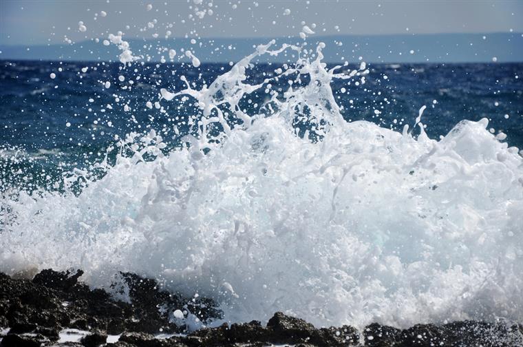 Autoridade marítima deixa alerta: “levante” pode fazer com que ondas cheguem aos 1,5 metros de altura