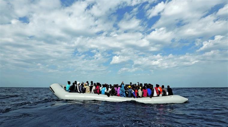 GNR salva 48 migrantes no mar Edeu