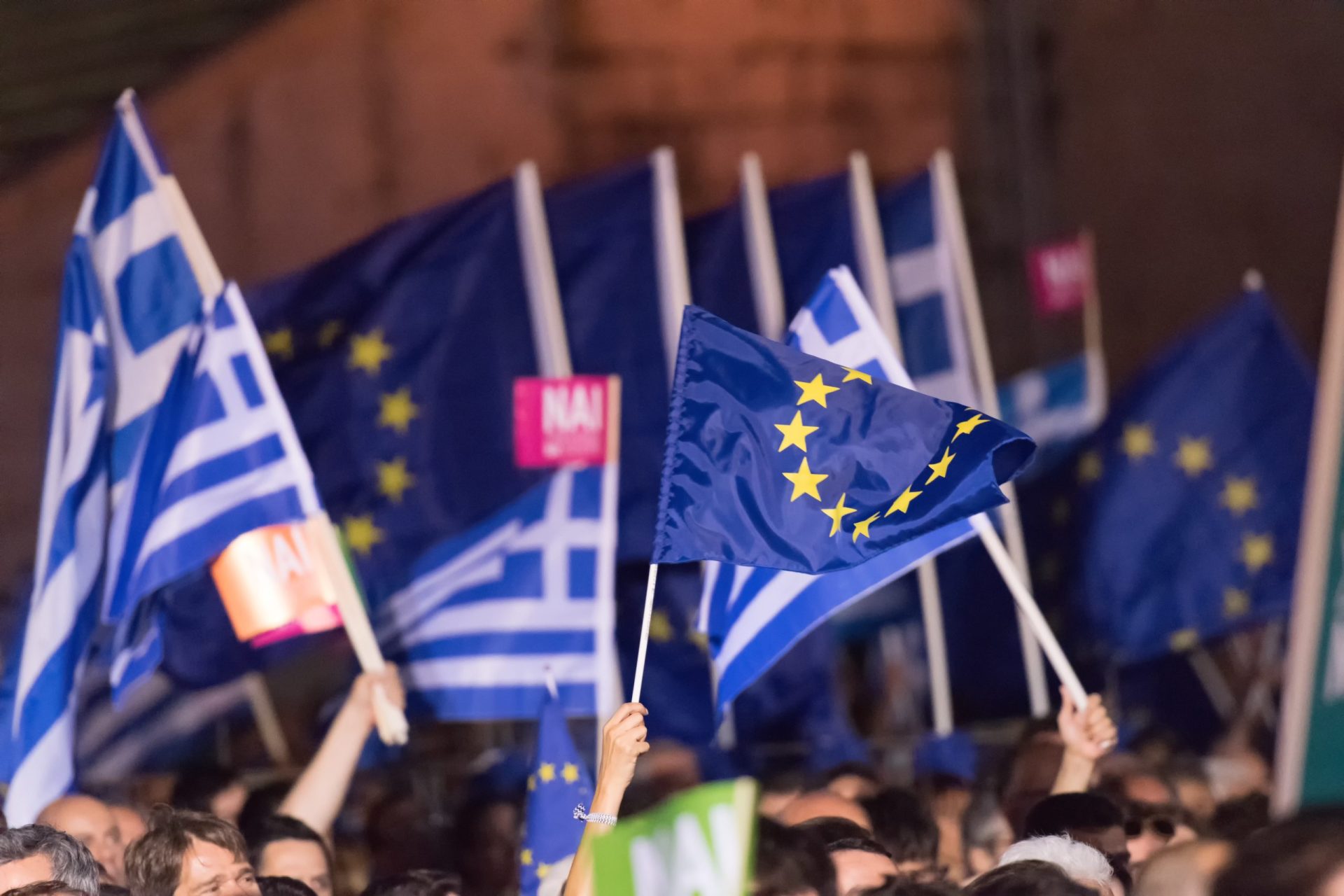 Grécia deixa o programa de assistência financeira