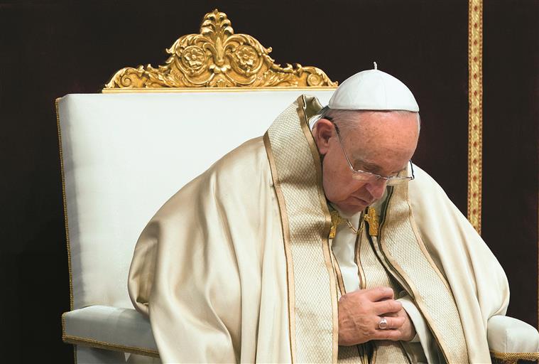 Teólogos acusam  Papa Francisco de adulterar sentido das Escrituras