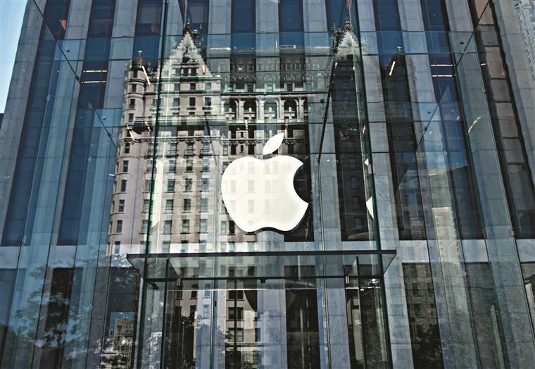 Apple é a primeira empresa do mundo a valer 1.000.000.000.000 dólares