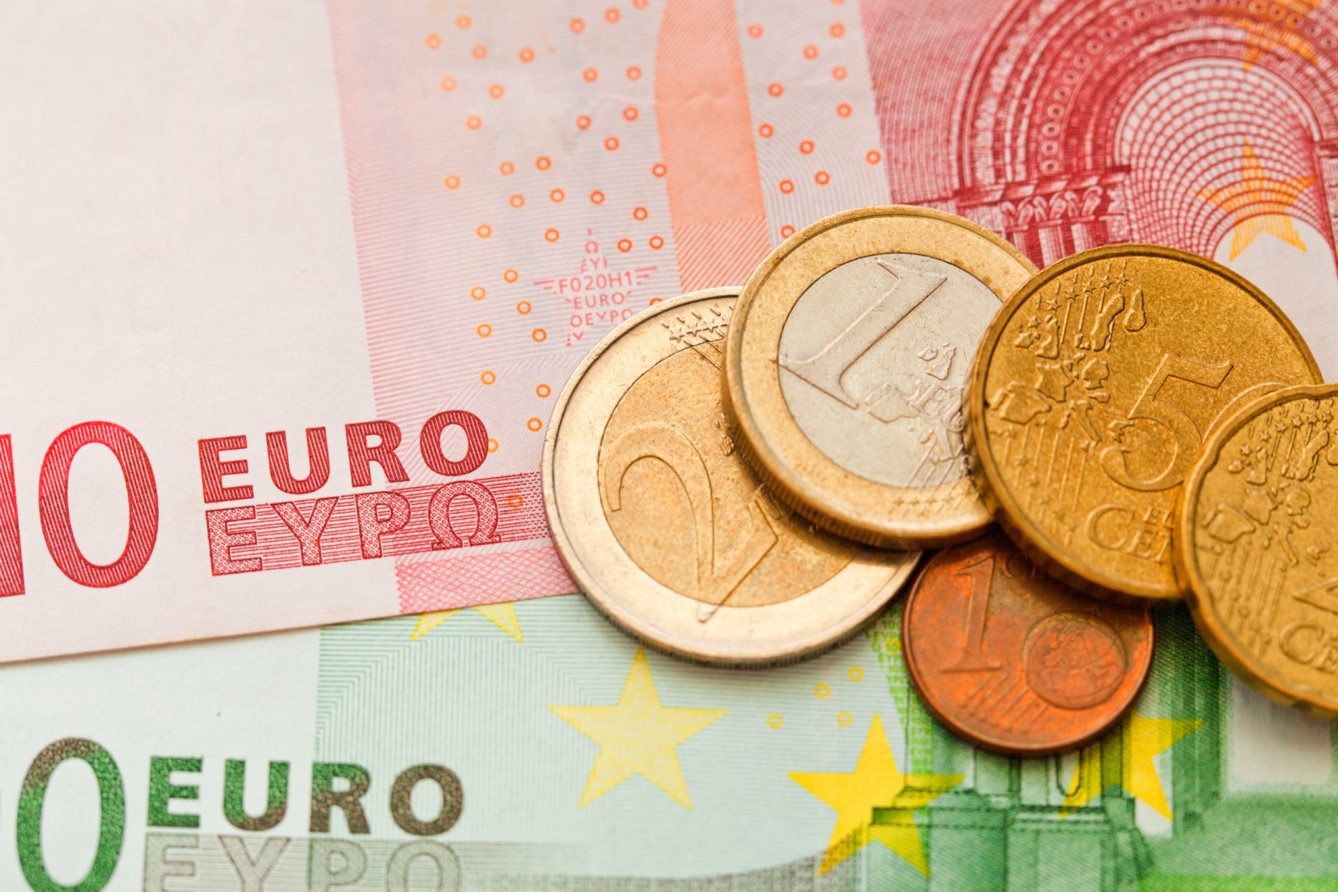 Estado recebeu mais 1,2 mil milhões de euros em impostos