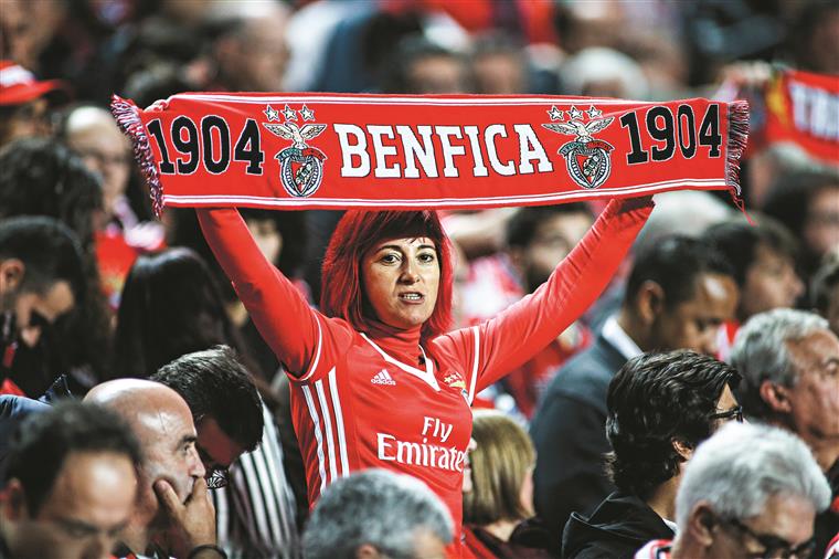 Benfica penalizado com jogo à porta fechada