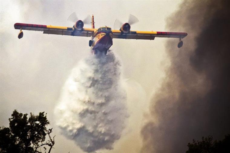 Espanha envia reforços aéreos para ajudar a combater incêndio em Monchique