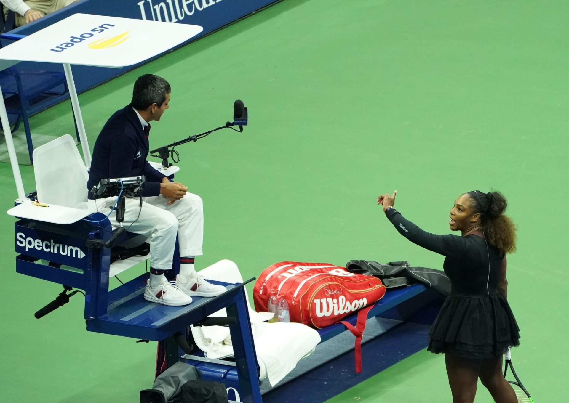 Serena Williams destruiu o balneário depois de insultar árbitro português