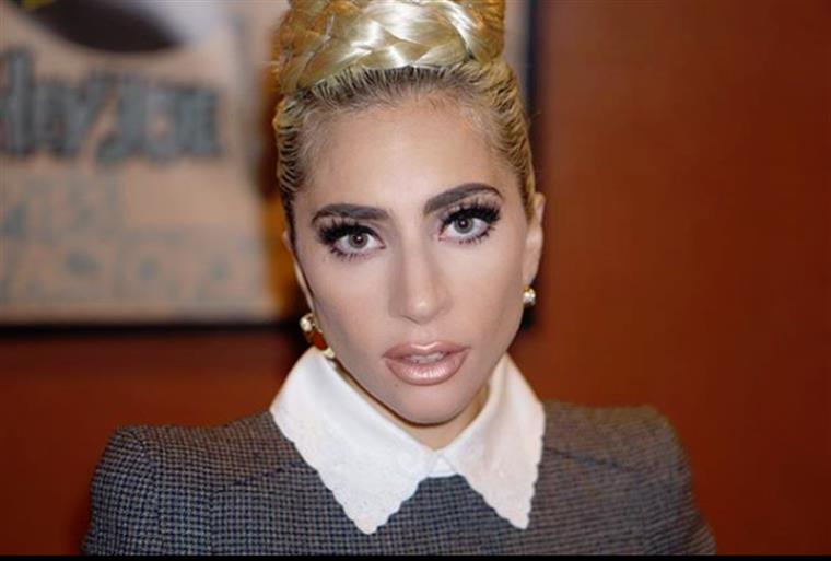 Lady Gaga é aplaudida de pé e não consegue conter as lágrimas | Vídeo