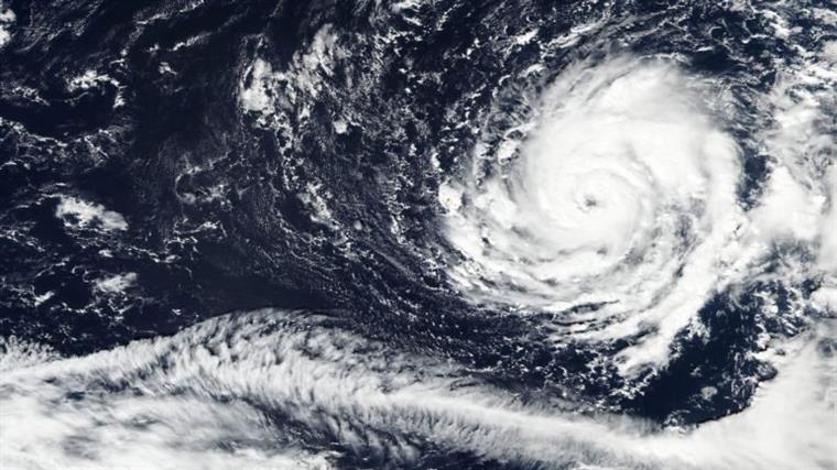 Açores. Furacão Helene mantém trajetória de aproximação ao arquipélago