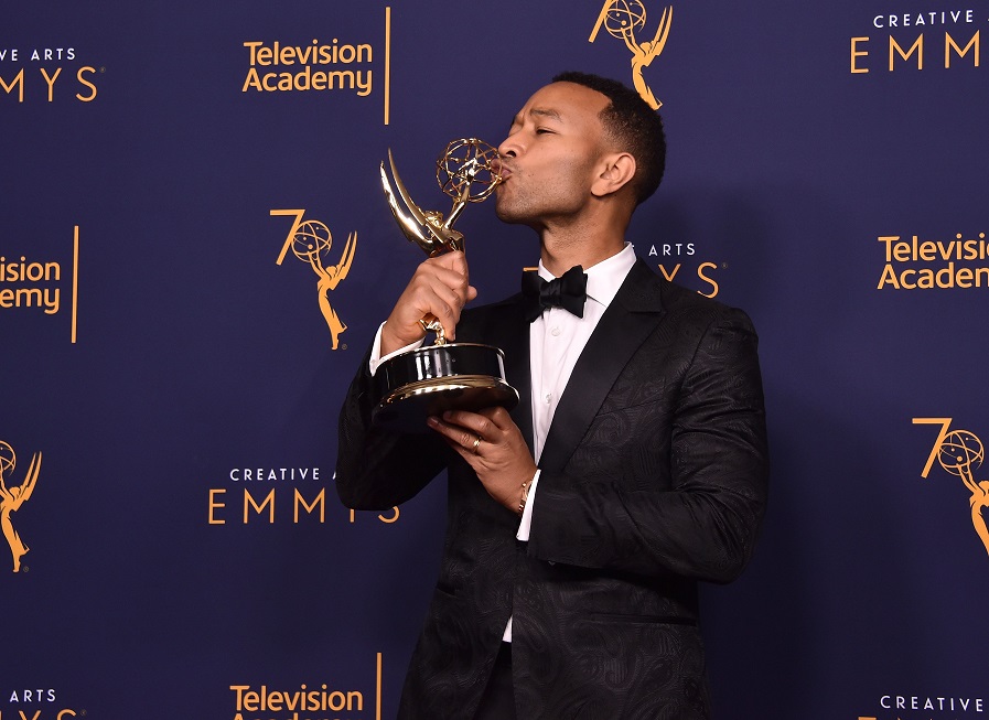 John Legend é o primeiro afro-americano com um Emmy, um Grammy, um Óscar e um Tony