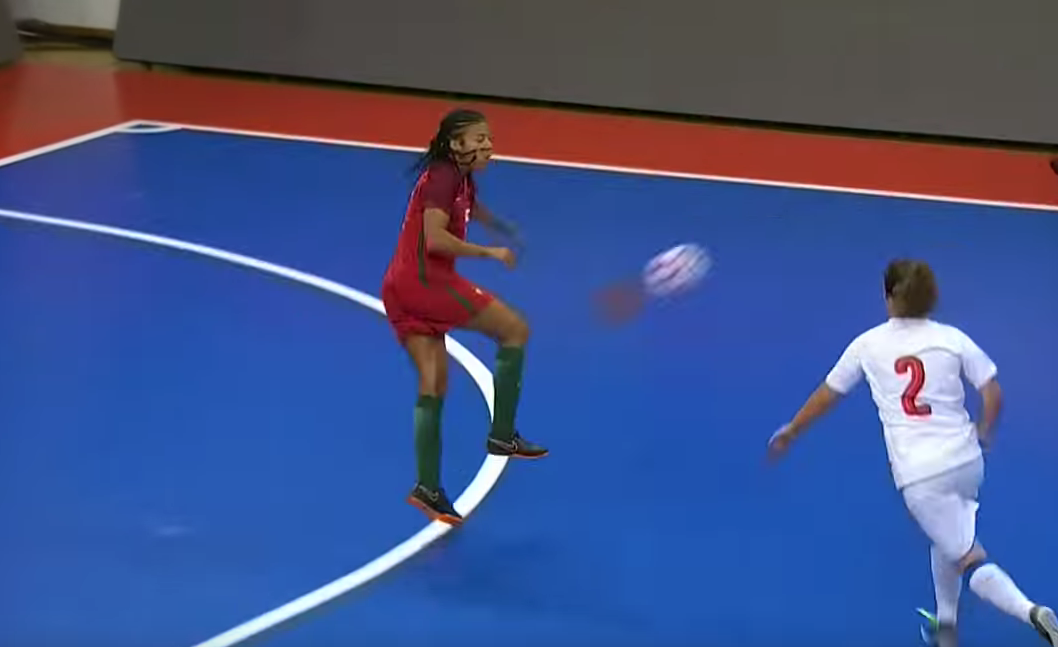 VÍDEO | Jogadora da seleção portuguesa feminina de futsal marca golo incrível