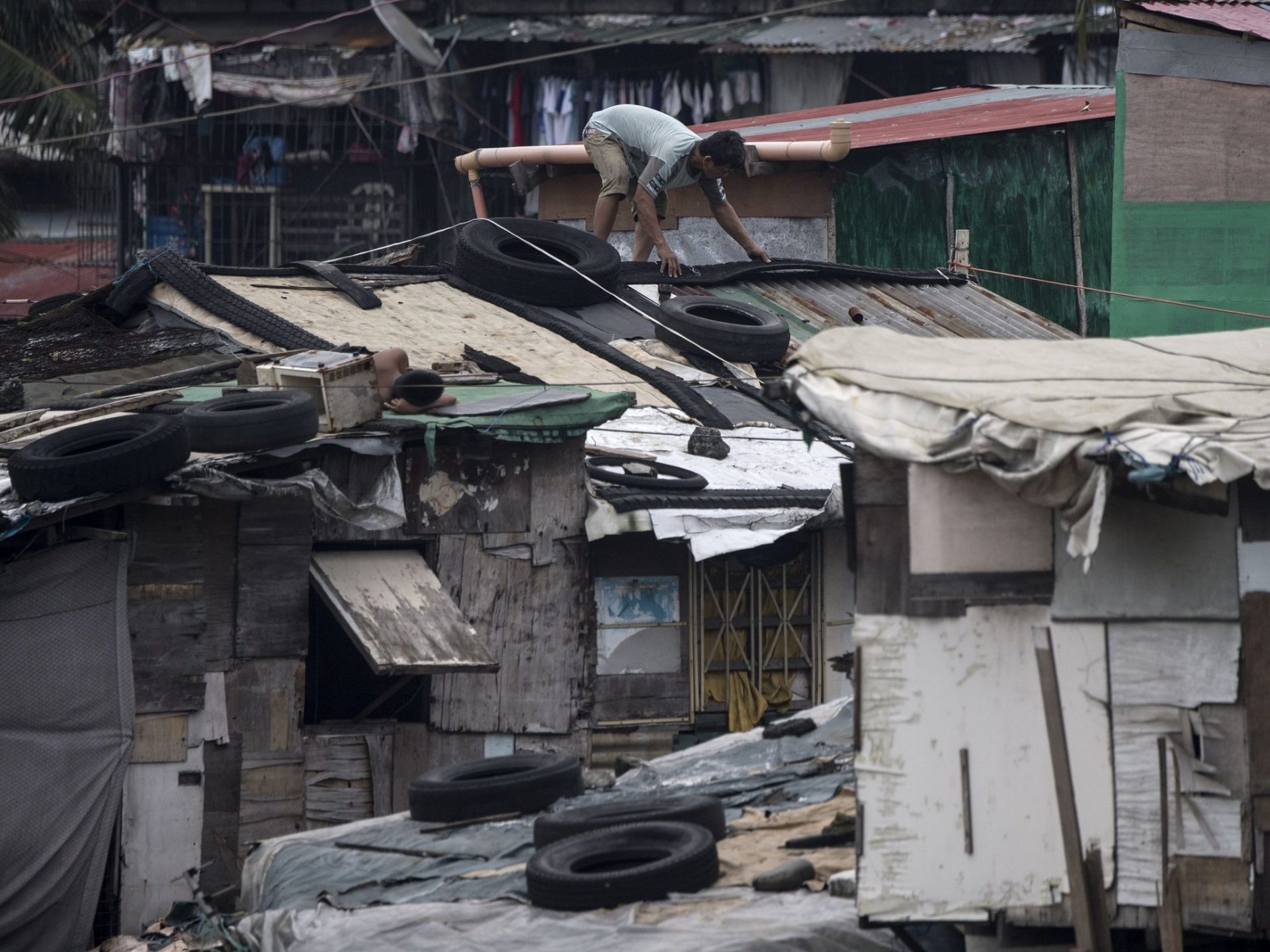 Mais devastador que o Florence, o super-tufão Manghkut está a assolar as Filipinas