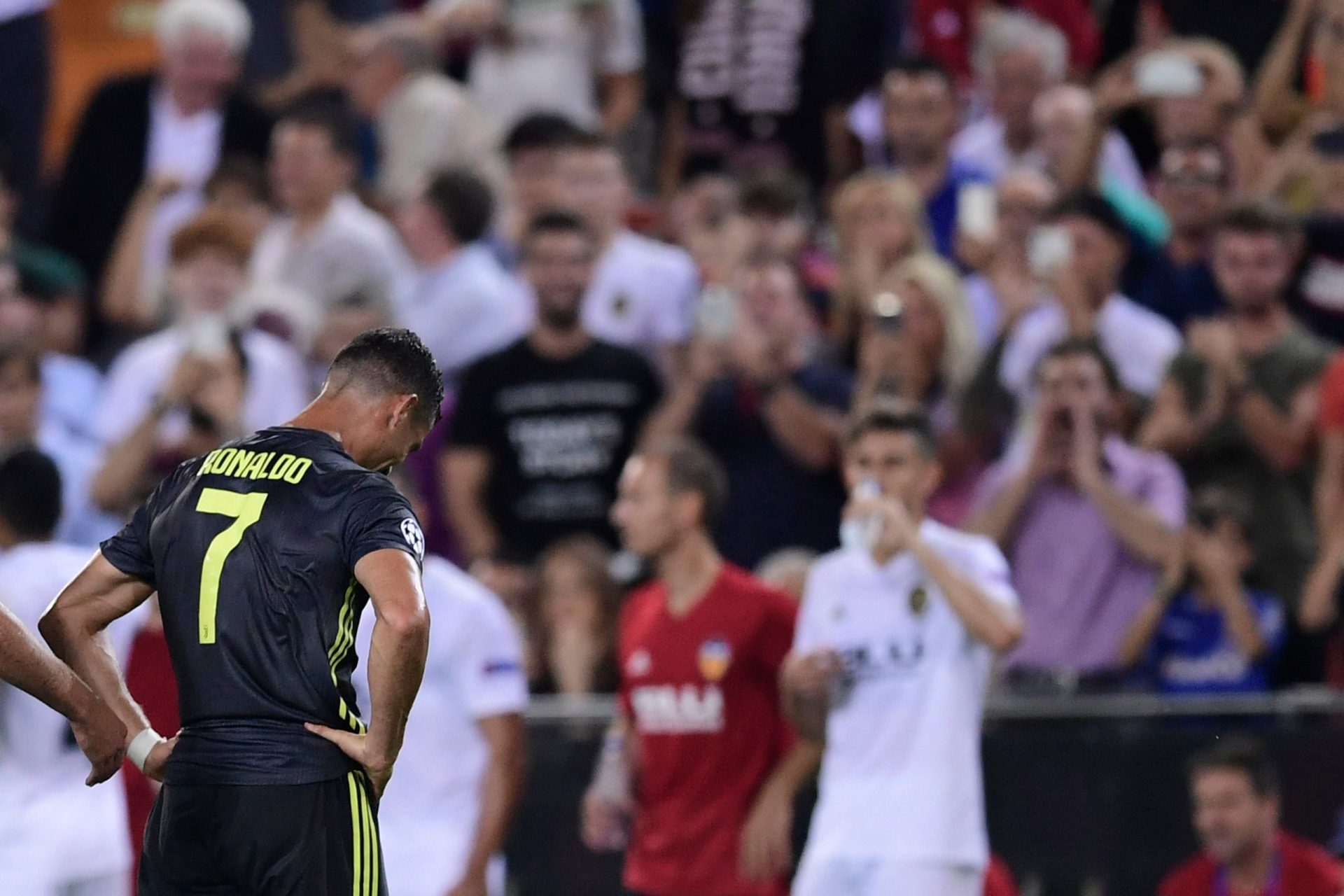 Ronaldo é expulso e deixa relvado em lágrimas | FOTOGALERIA