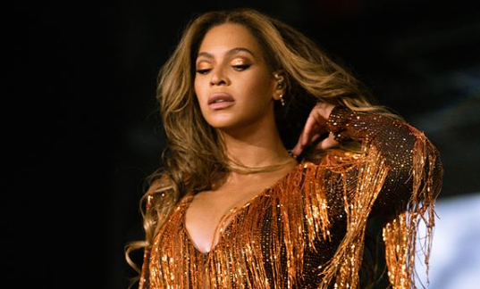 Beyoncé acusada de bruxaria por ex-baterista