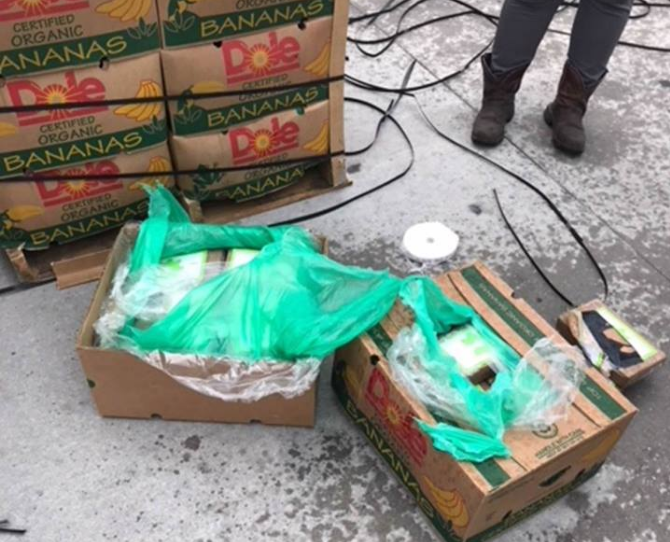 Caixas de bananas doadas a prisão escondiam cocaína