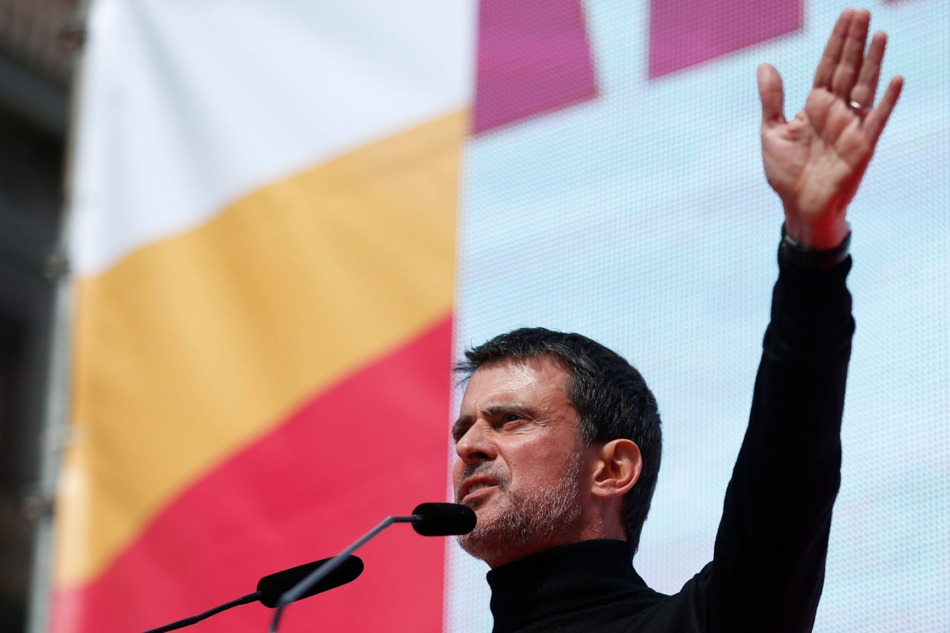 Ex-primeiro-ministro francês é candidato à Câmara de Barcelona