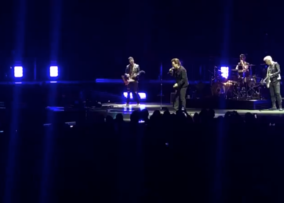 Concerto dos U2 em Berlim cancelado depois de Bono perder a voz