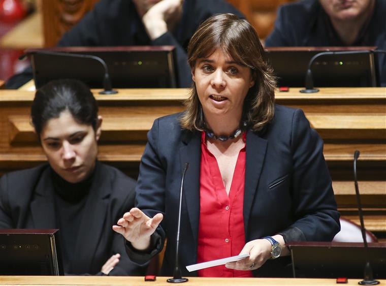 Catarina Martins pressiona governo para avançar com a nova lei de bases da Saúde