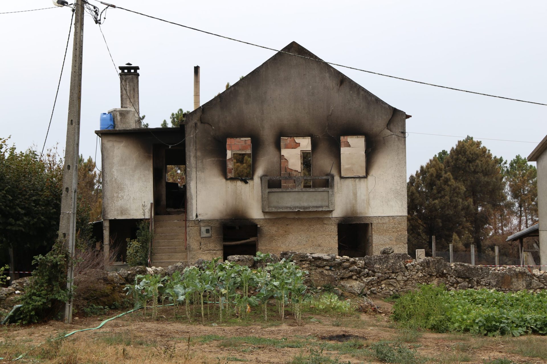 Reabilitação das casas afetadas pelos incêndios de outubro foi autorizada