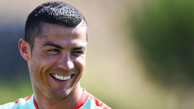 Ronaldo fotografado com um olho negro