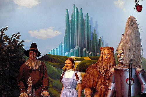 Sapatos usados em “Mágico de Oz” foram encontrados 13 anos depois serem roubados
