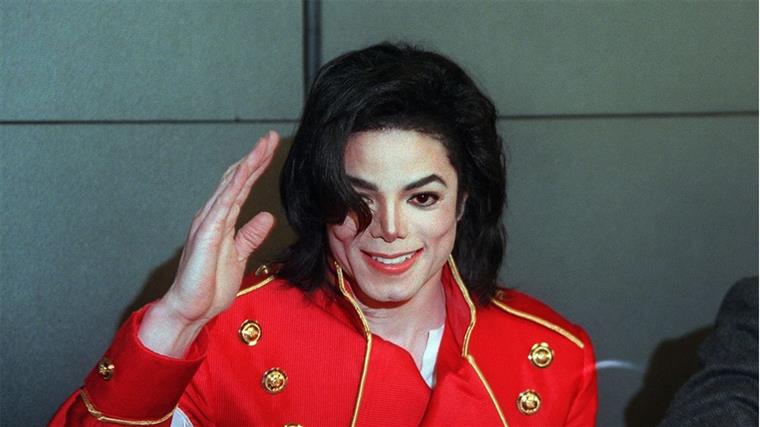 Conhecida apresentadora recebeu proposta para ser mãe dos filhos de Michael Jackson