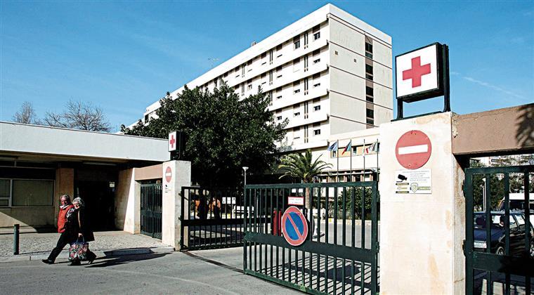 Pais acusam hospital de Faro de ‘perder’ bebé