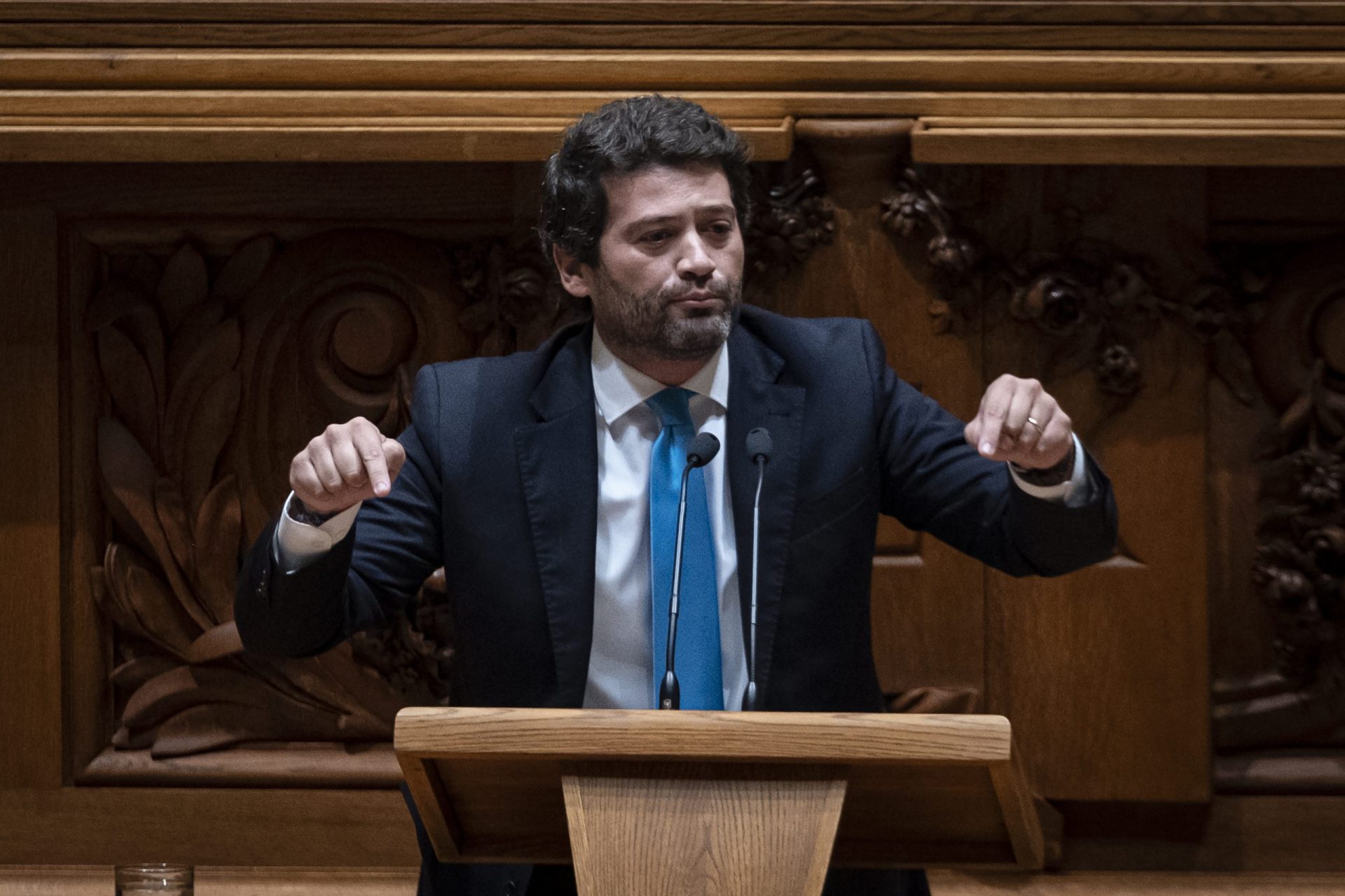 Ventura reage a decisão do Parlamento sobre Ferro Rodrigues e volta a usar palavra proibida