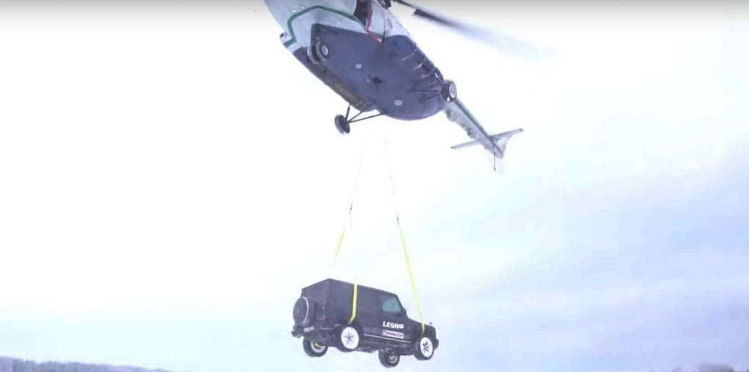 Vlogger perde aposta e atira Mercedes G63 de helicóptero | VÍDEO