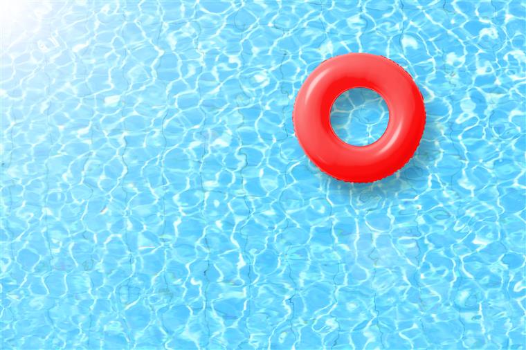 Homem e dois menores morrem afogados em piscina em Málaga