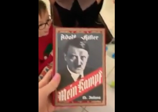 Avô confunde pedido de neto e oferece Mein Kampf de Hitler em vez de jogo Minecraft no Natal