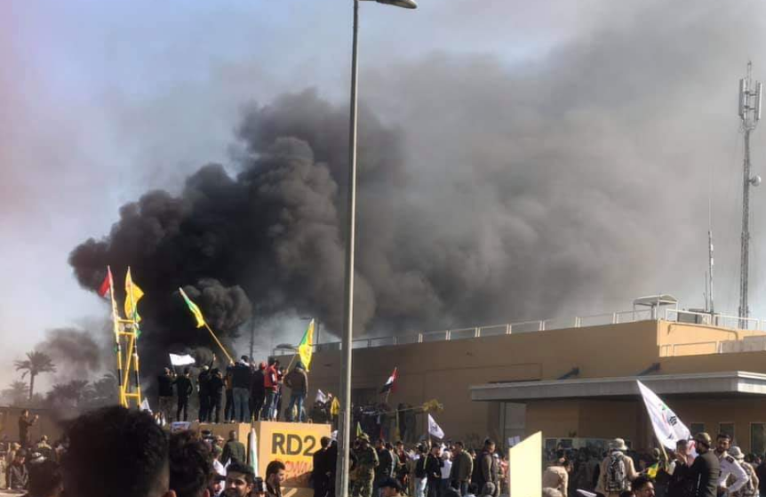 Embaixada norte-americana em Bagdad atacada após ataques aéreos