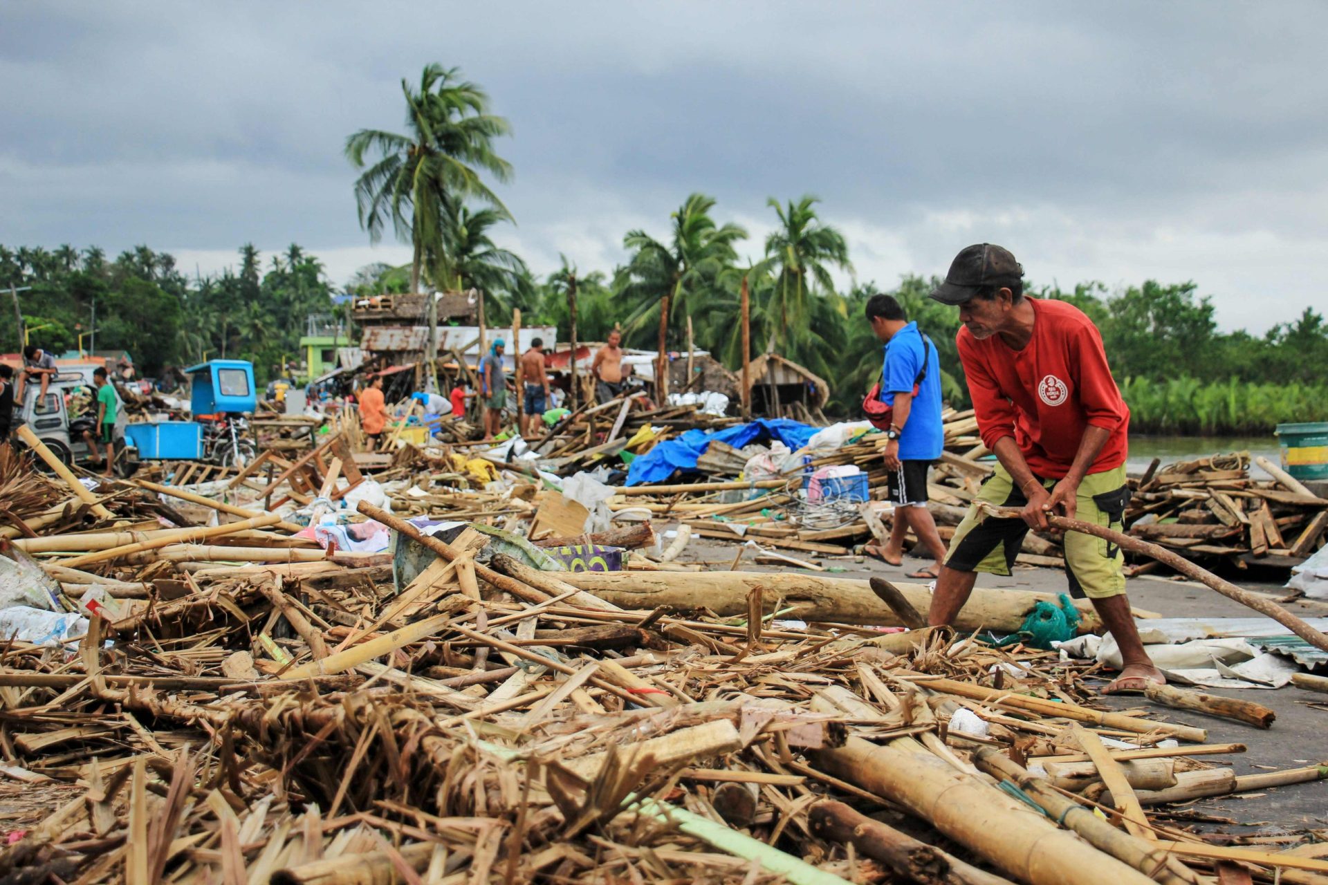 Passagem do tufão Kammuri pelas Filipinas já fez pelos menos 11 vítimas mortais
