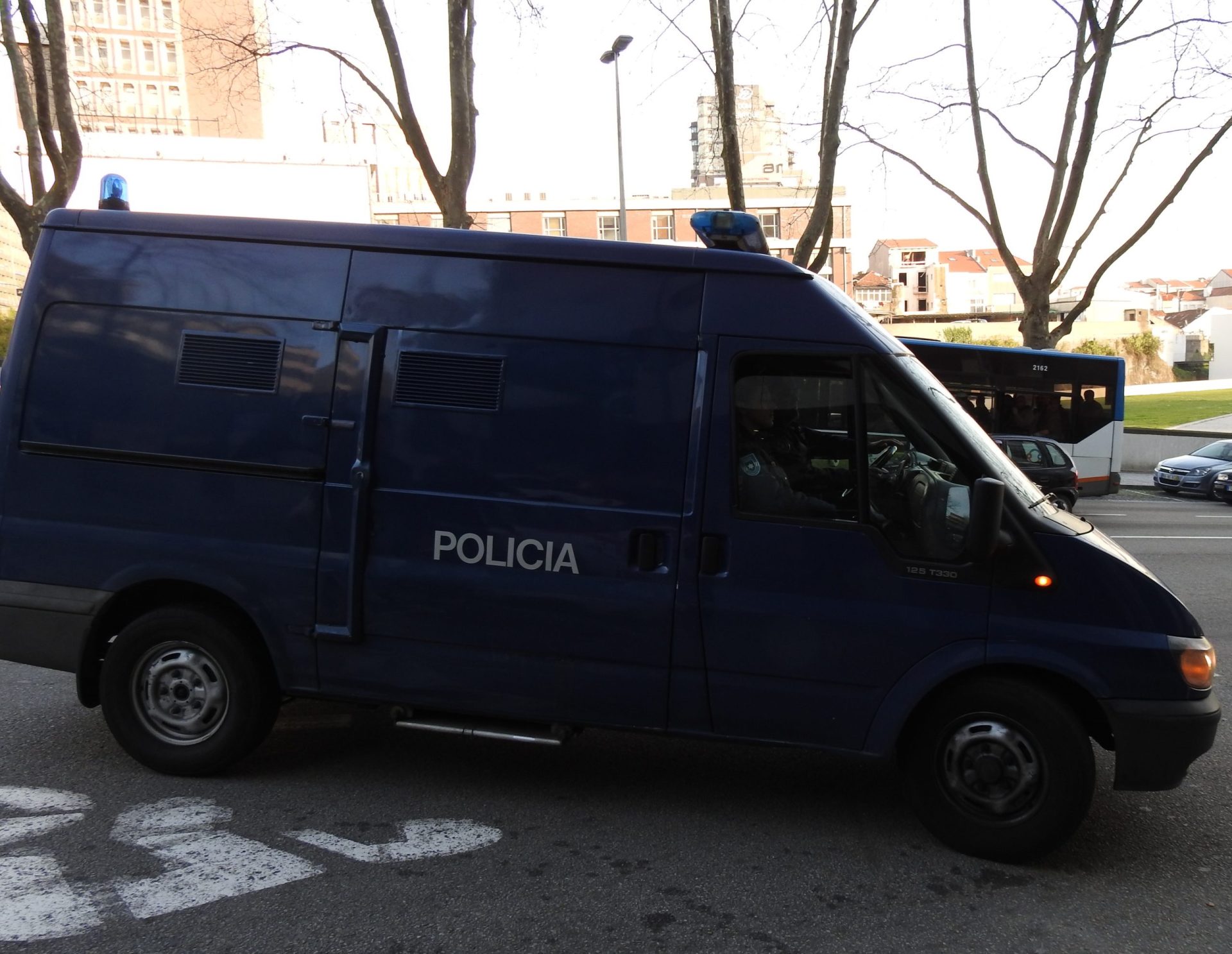 Homem detido por agredir agentes da PSP no Porto