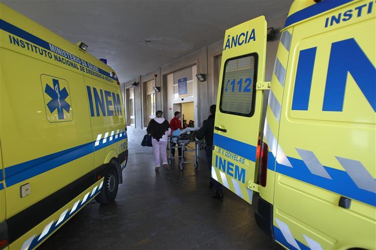 Seis feridos após colisão entre ambulância e carro em Évora