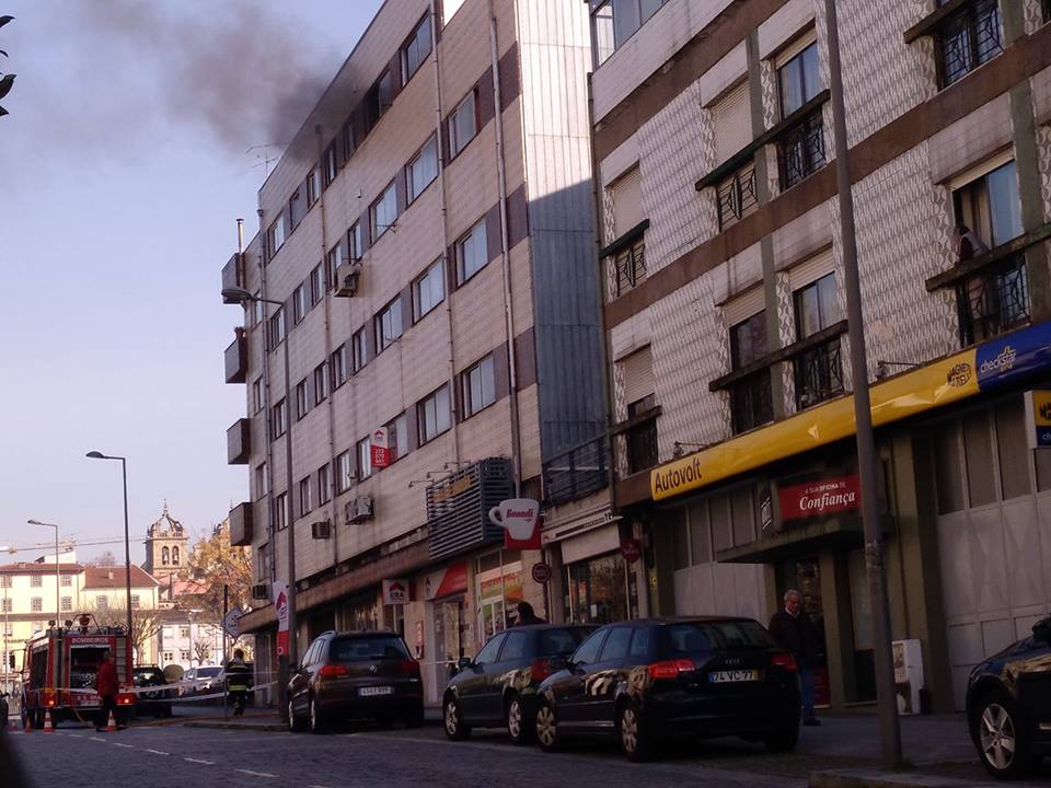 Aquecedor a gás provoca incêndio em apartamento em Braga