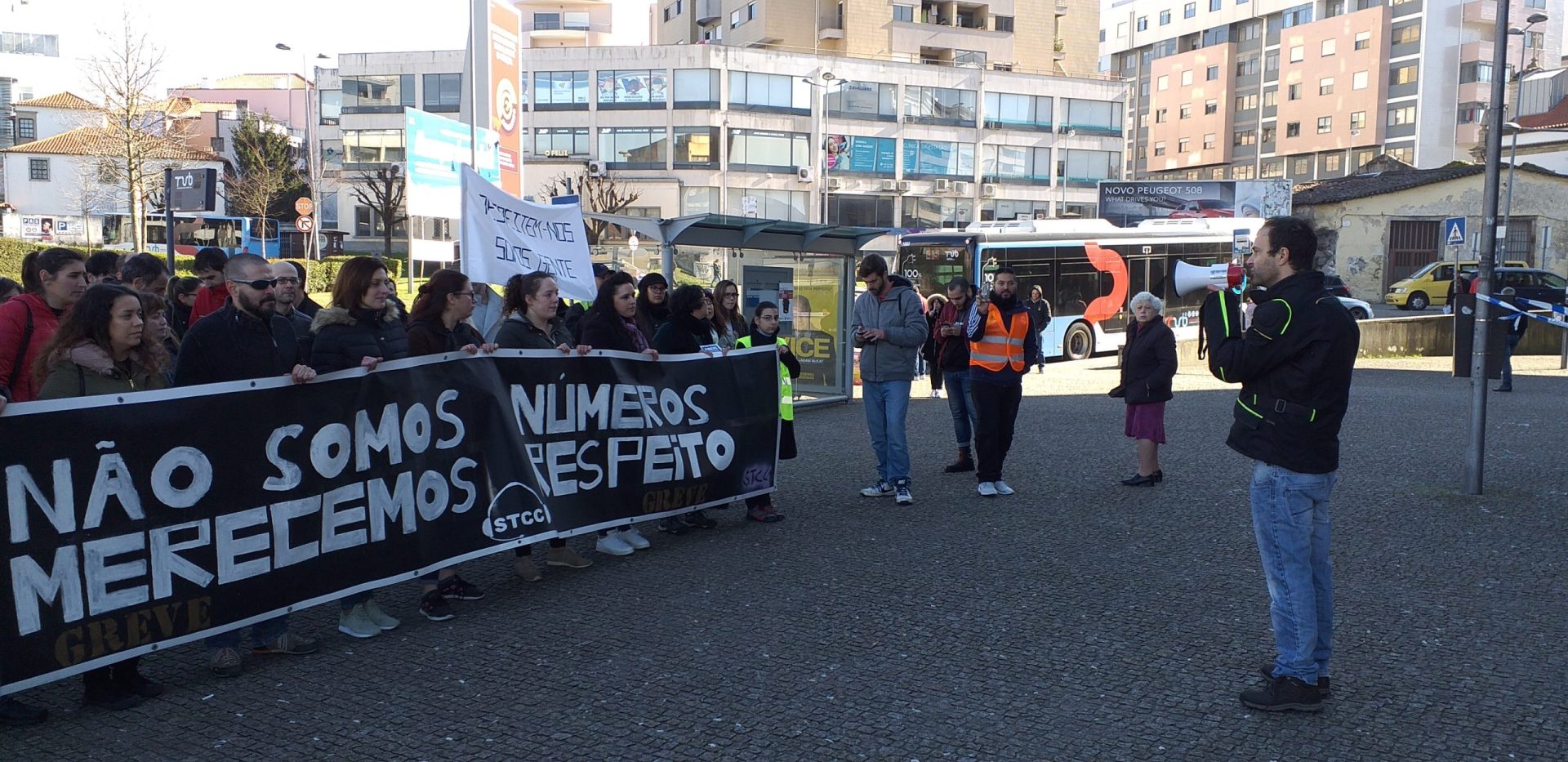 Trabalhadores dos call center manifestam-se em Braga
