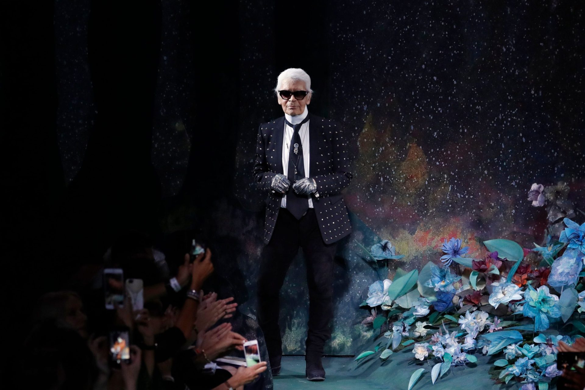 Karl Lagerfeld: Icónico estilista morre aos 85 anos
