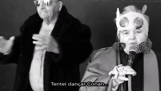 Há uma nova versão de “Telemóveis”: “Tentei dançar Conan e esbardalhei-me toda” | Vídeo