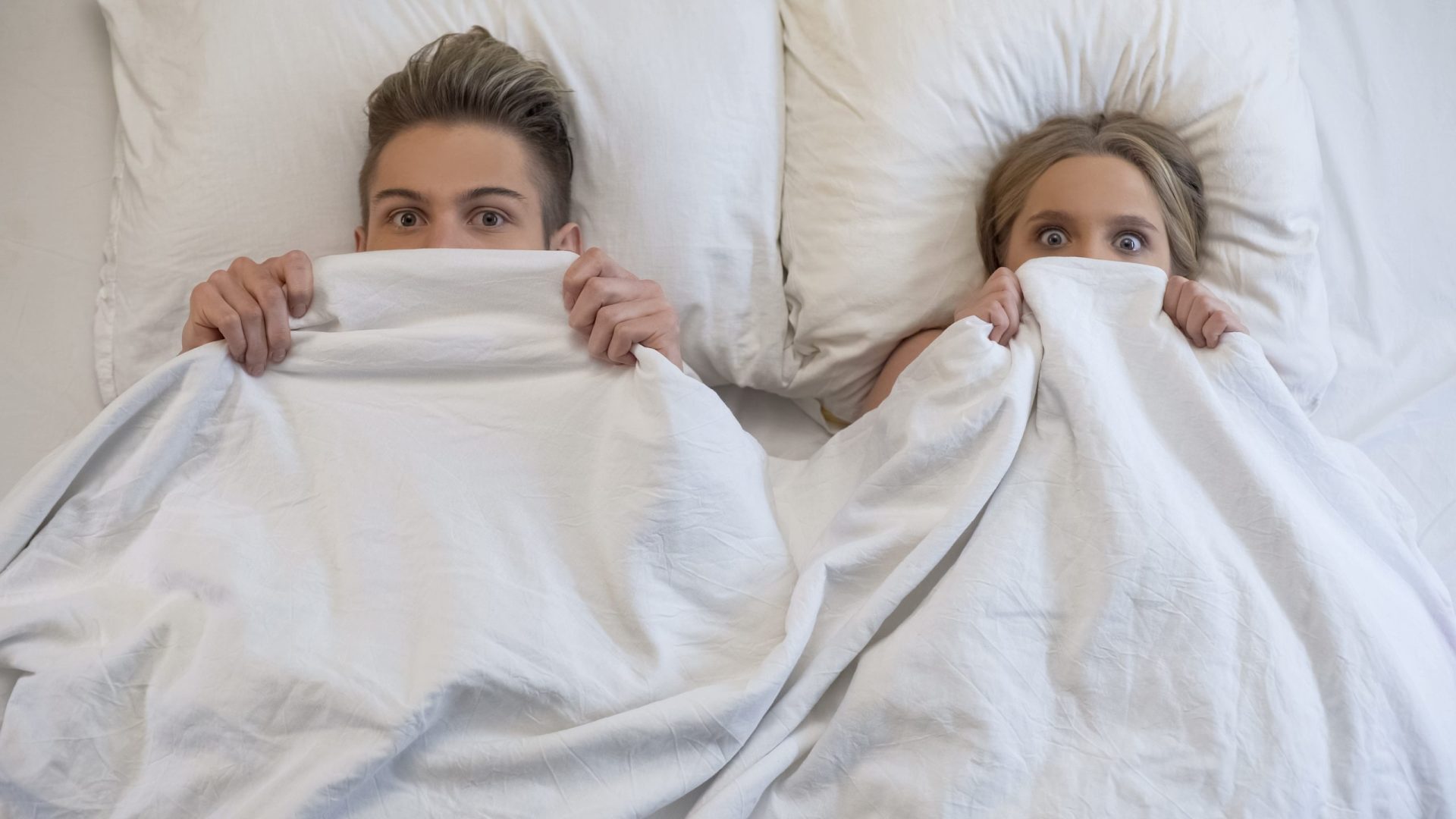 Privação de sono dos pais pode durar até seis anos após nascimento do primeiro filho, diz estudo