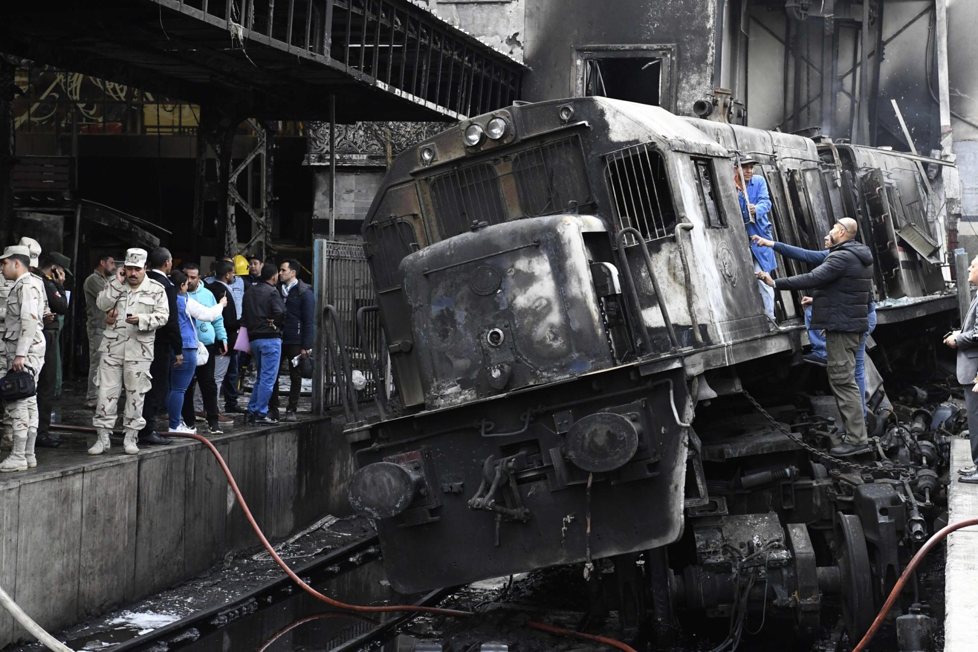 Pelo menos 20 mortos e mais de 40 feridos em incêndio na estação de comboios no Cairo