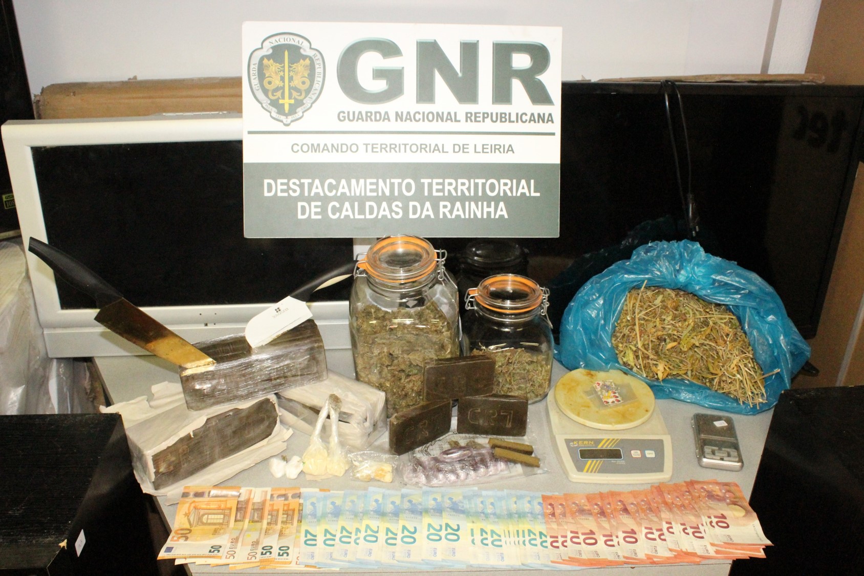 GNR de Caldas da Rainha apreende mais de 18 mil doses de droga