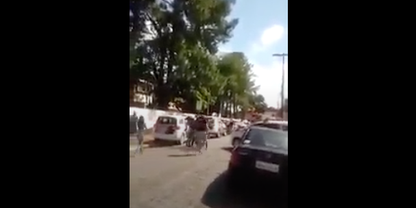 Vídeo mostra caos após tiroteio no Brasil que matou 8 crianças