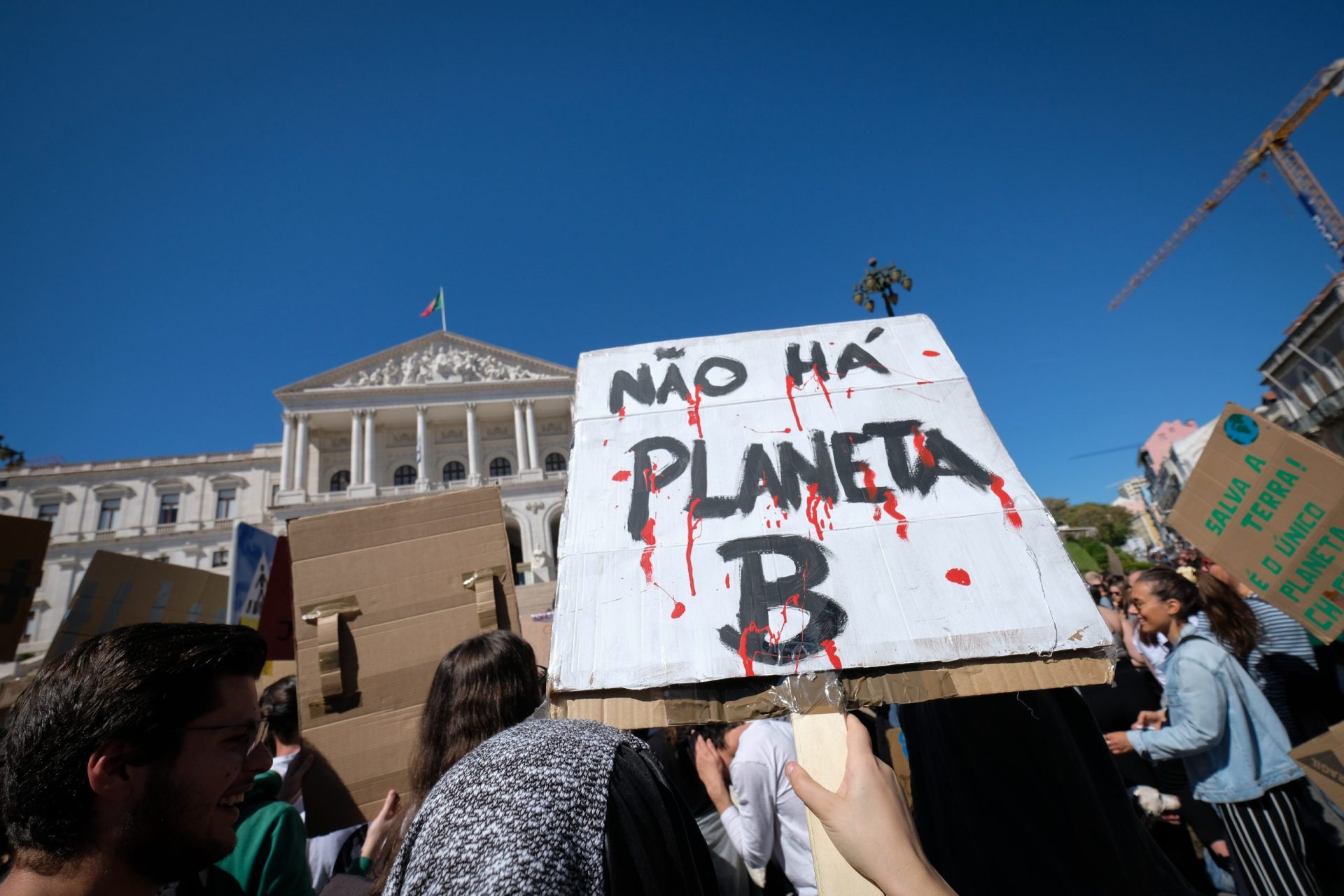 “Não há planeta B”, dizem estudantes em manifestação em Lisboa | Fotogaleria