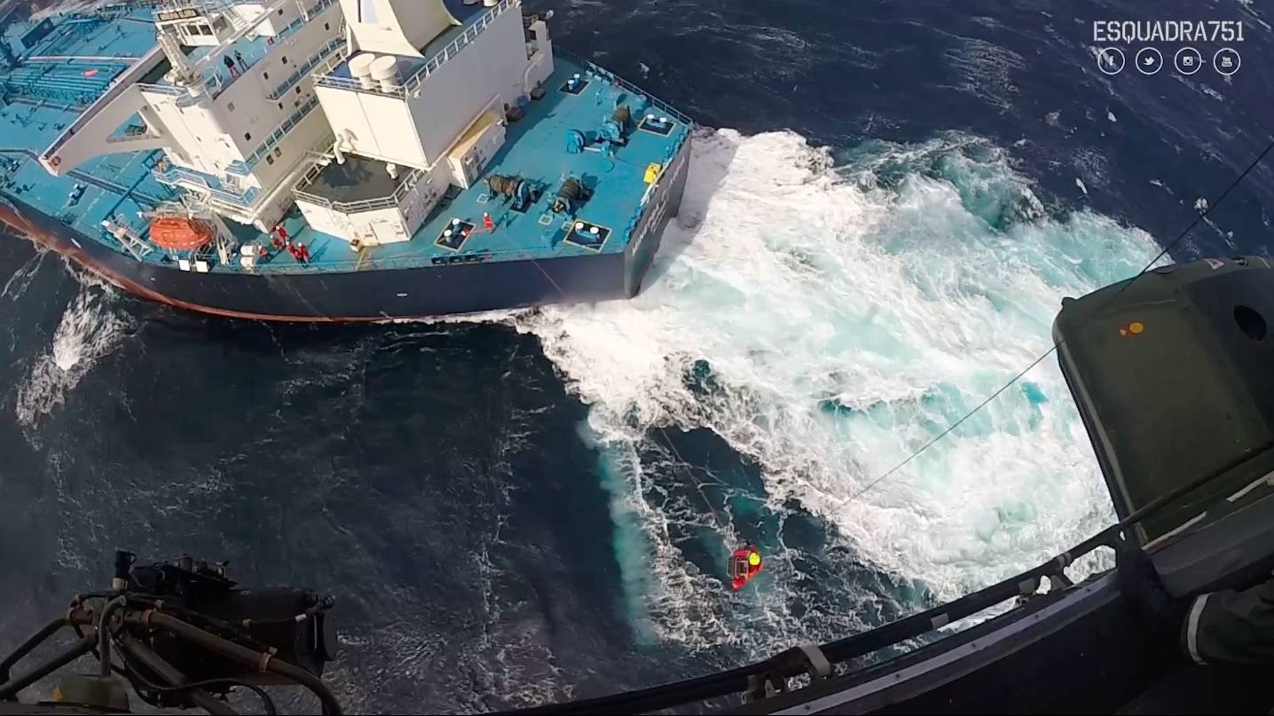 Força Aérea resgata três pessoas do mar em apenas uma semana | VÍDEO