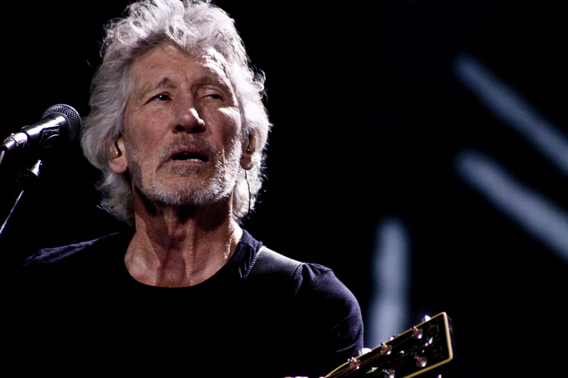 Roger Waters escreve carta a Conan Osíris e elogia música &#8220;profundíssima&#8221;