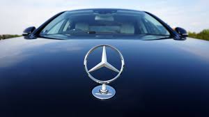 Mercedes chama quase 100 mil carros na China