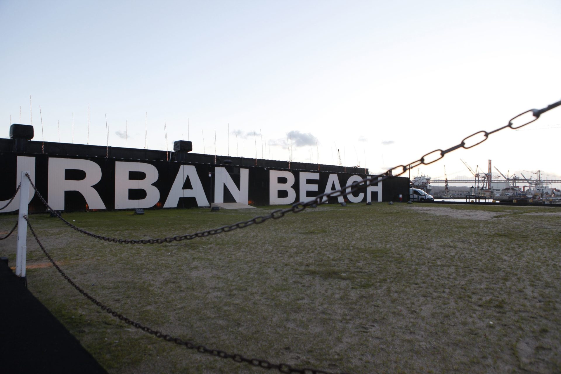 Urban Beach volta a ser palco de agressões brutais a jovem que frequentava espaço noturno