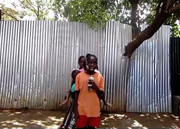 Crianças do Quénia dançam ao som de Conan Osíris | VÍDEO