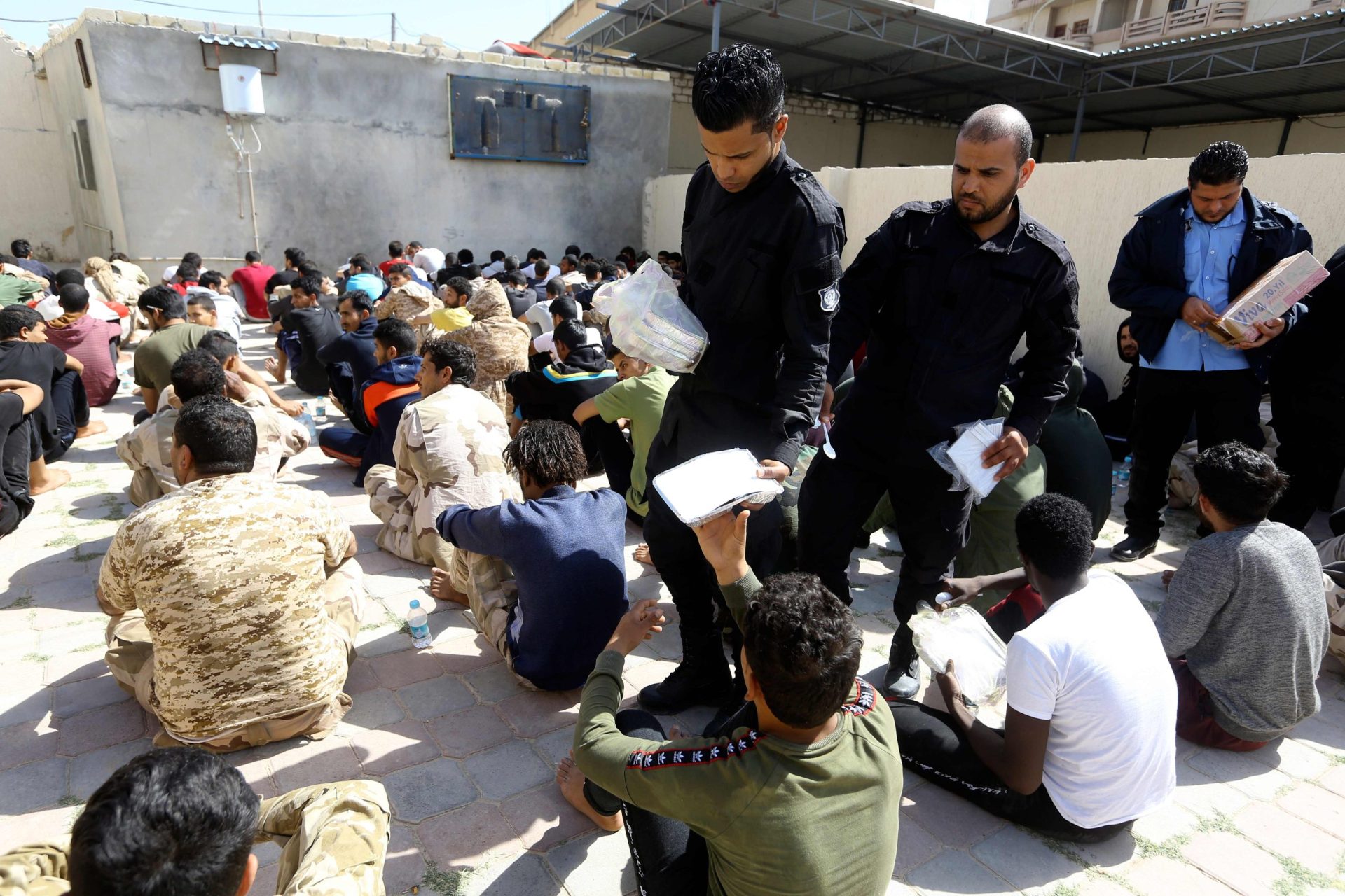 Combates na Líbia já provocaram 56 mortos e 266 feridos em apenas seis dias